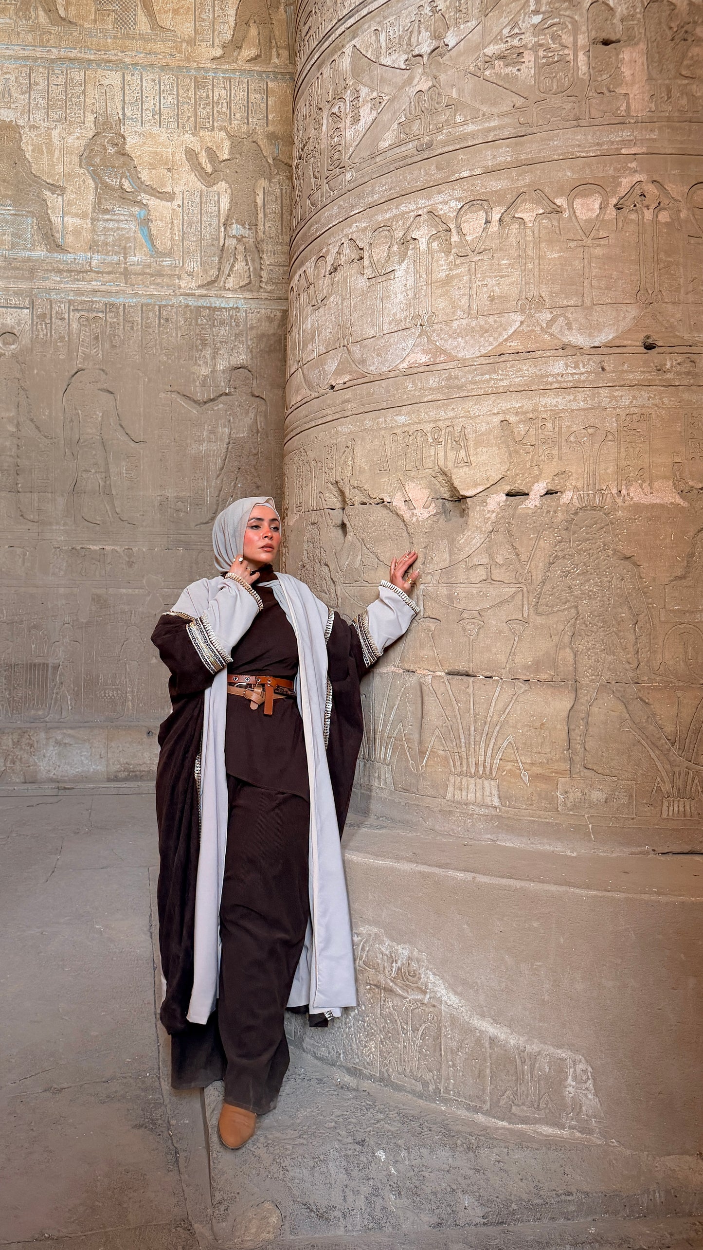 "وَقار" Kaftan/Abaya