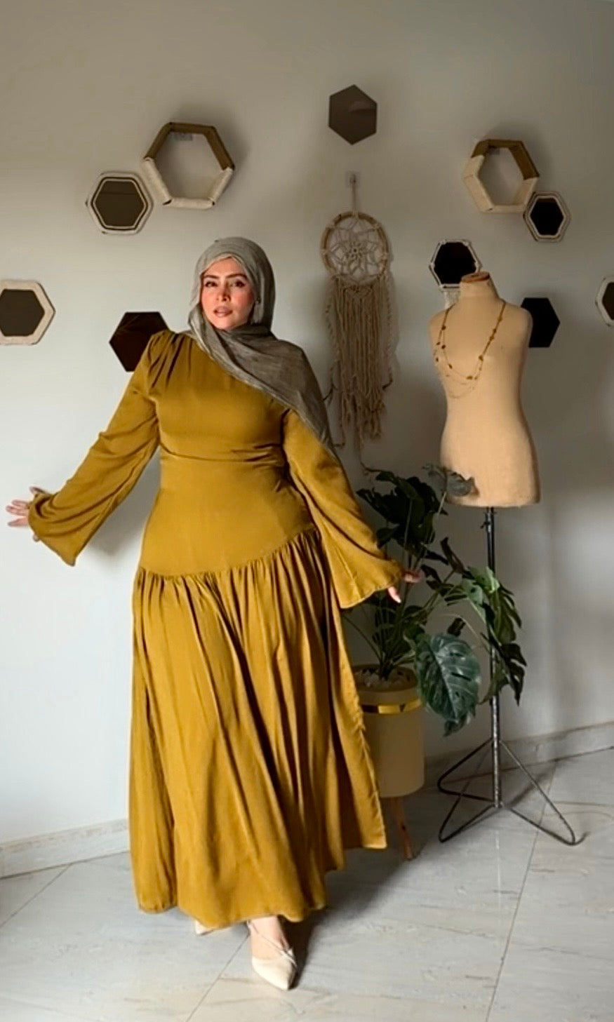 "كهرمان" dress