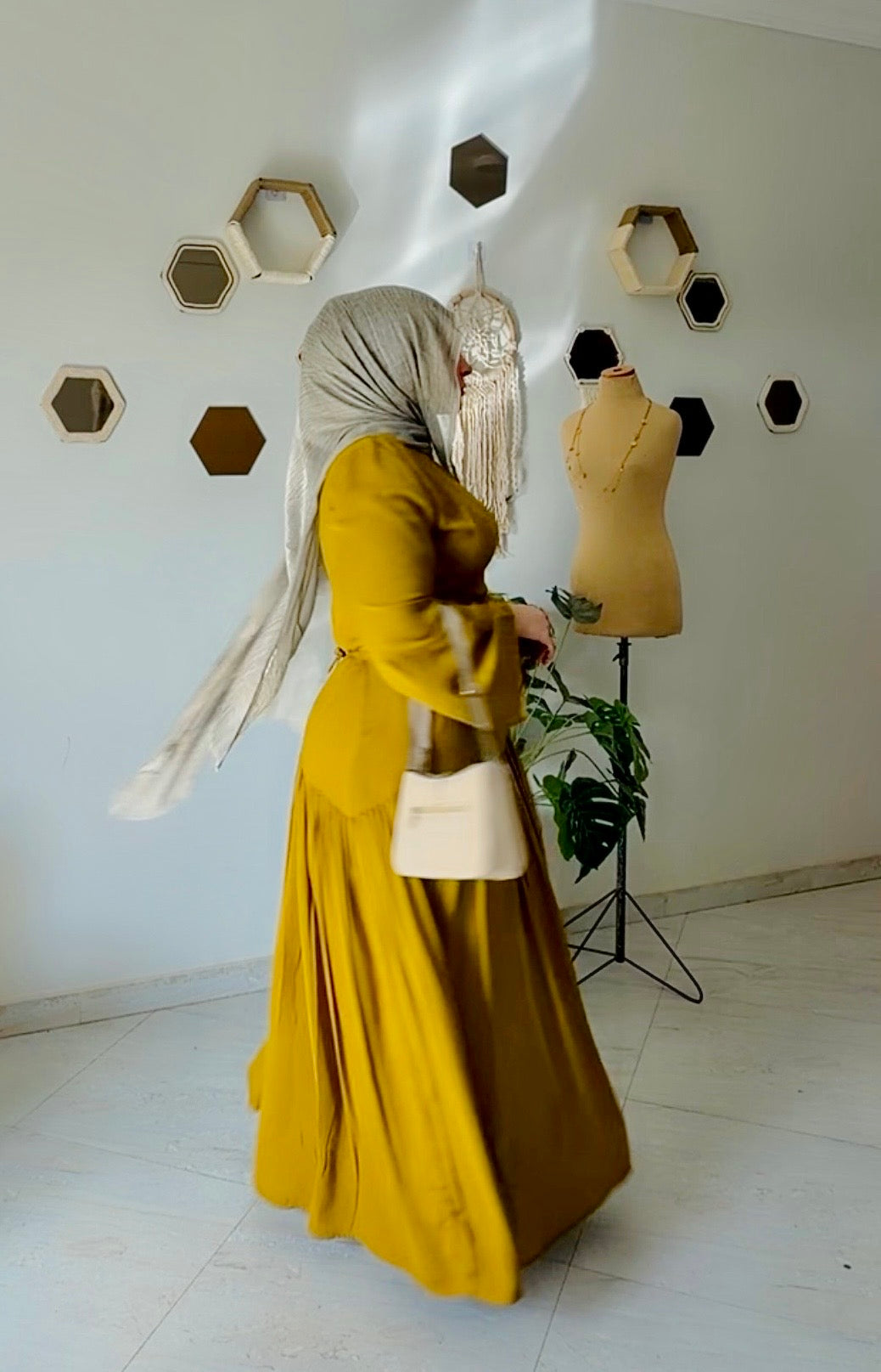 "كهرمان" dress